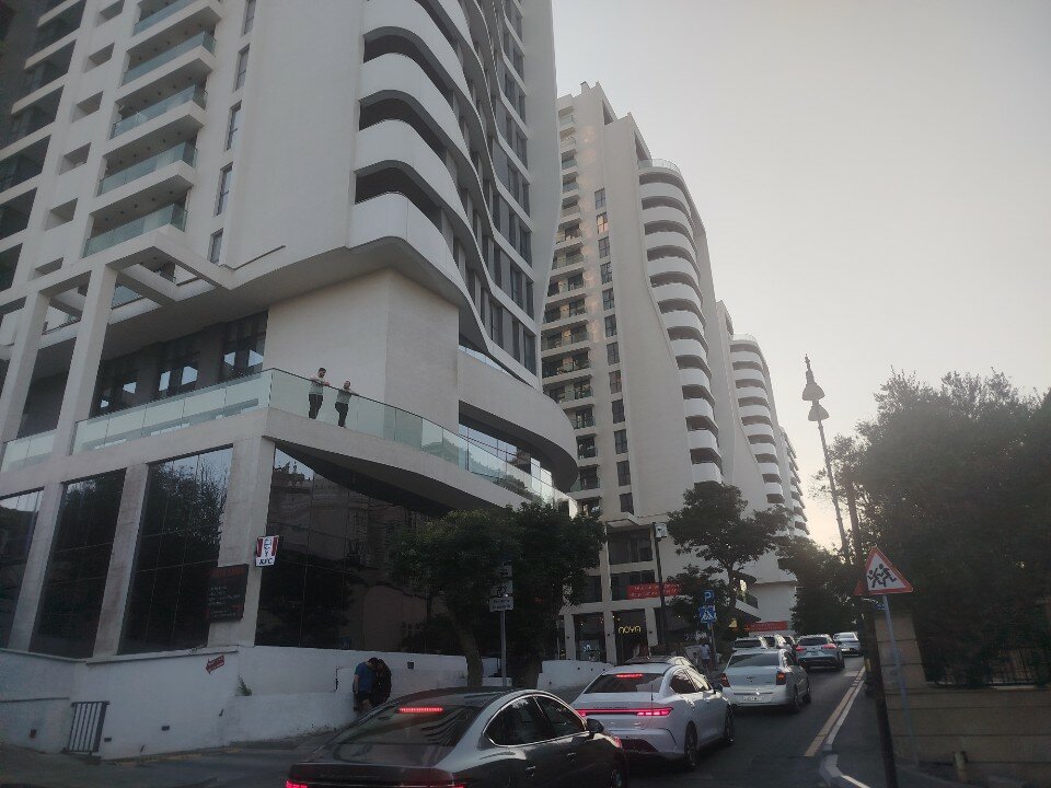 Фото East Legend