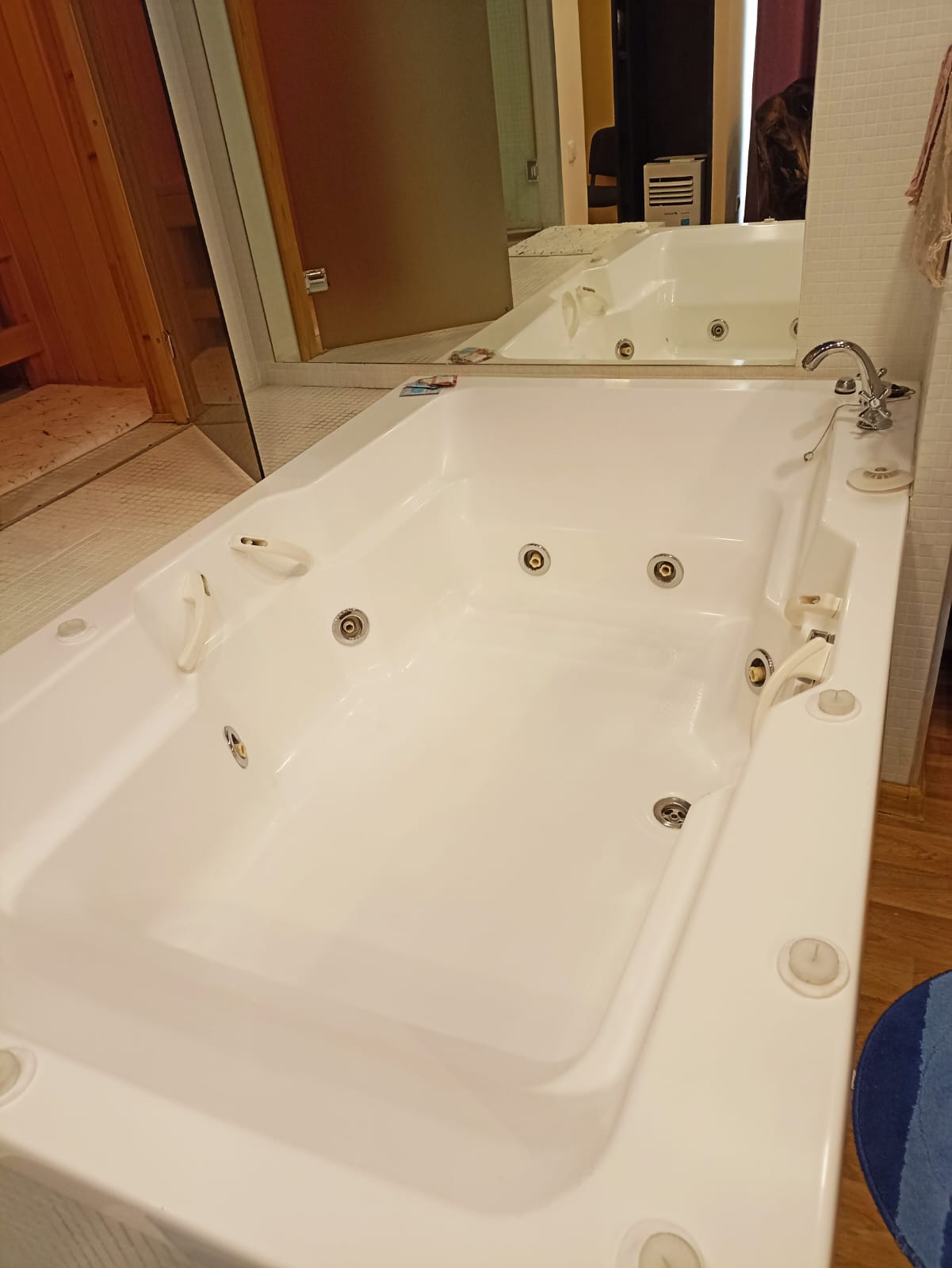 Фото Апартаменты евродвушка с джакузи и сауной 65кв. м