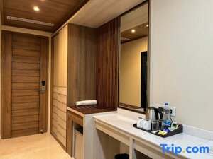 Гостиница Dolphin Grand