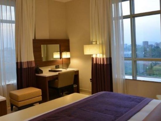 Фото The Envoy Hotel