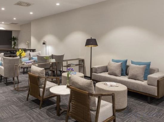 Фото Oaks Wellington Hotel