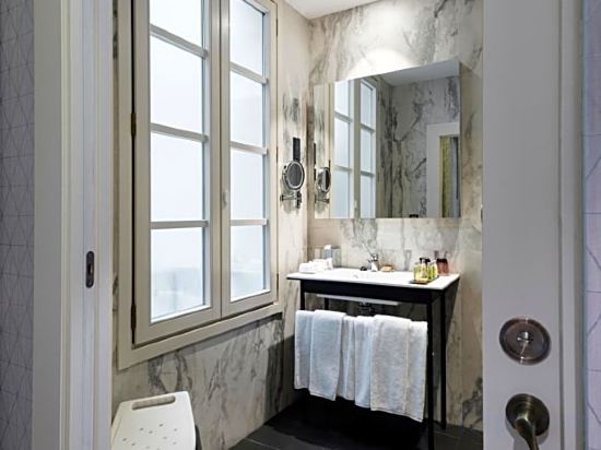 Фото DoubleTree by Hilton Madrid - Prado