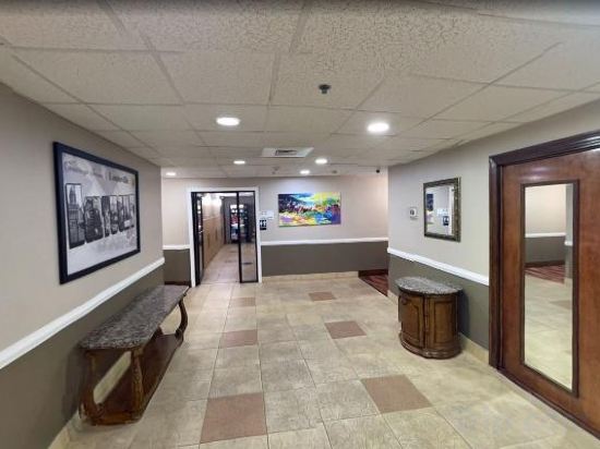 Фото Super 8 by Wyndham Louisville/Expo Center