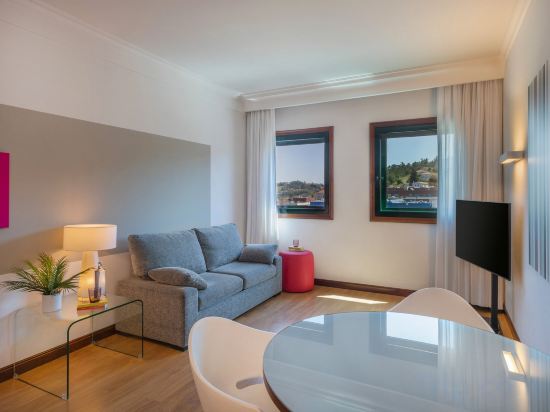 Фото Hotel Santiago Plaza Affiliated by Meliá