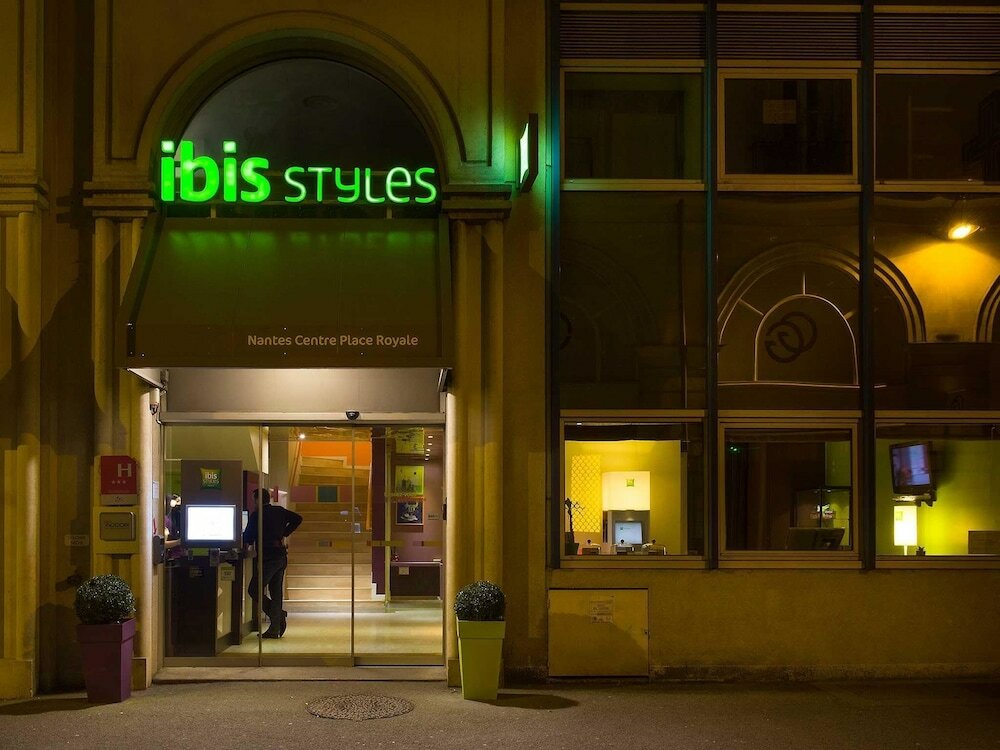 Фото ibis Styles Nantes Centre Place Royale