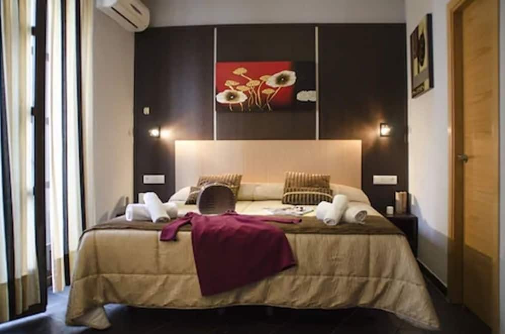 Фото Hotel Plaza Sevilla