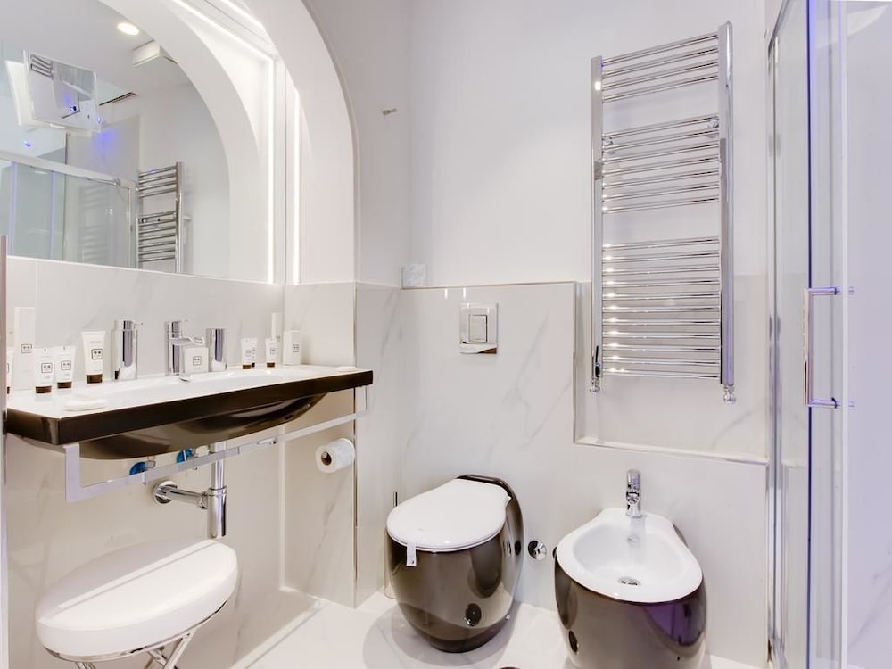 Фото Queen Palace Suites