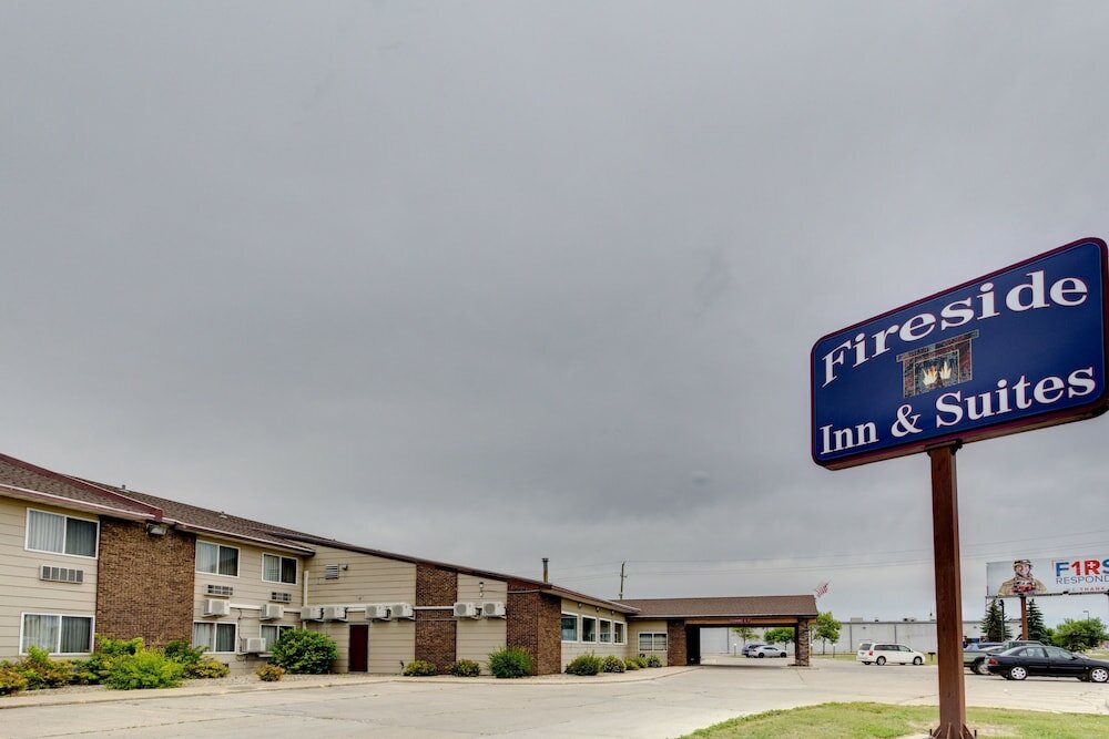 Фото Fireside Inn & Suites