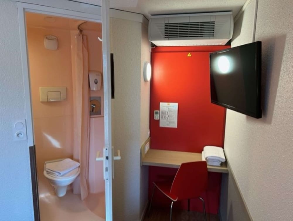 Фото Premiere Classe Blois Nord