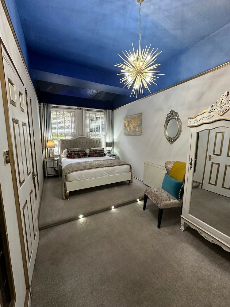 Фото Derby Manor