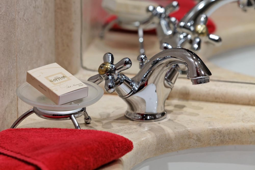 Фото Hotel Capitol