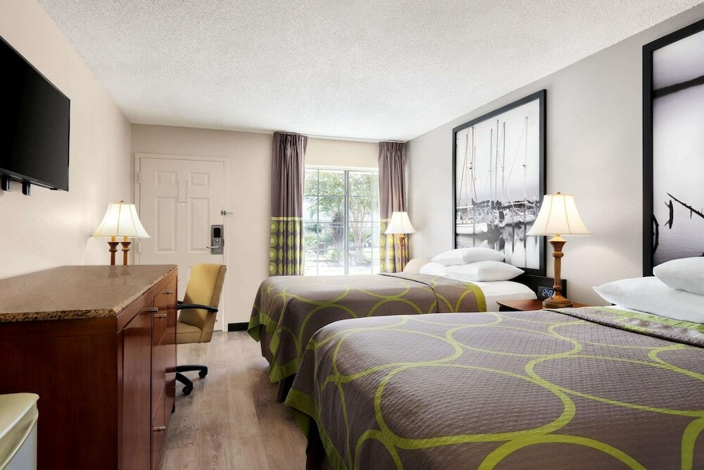 Фото Super 8 by Wyndham Gulfport Biloxi Airport