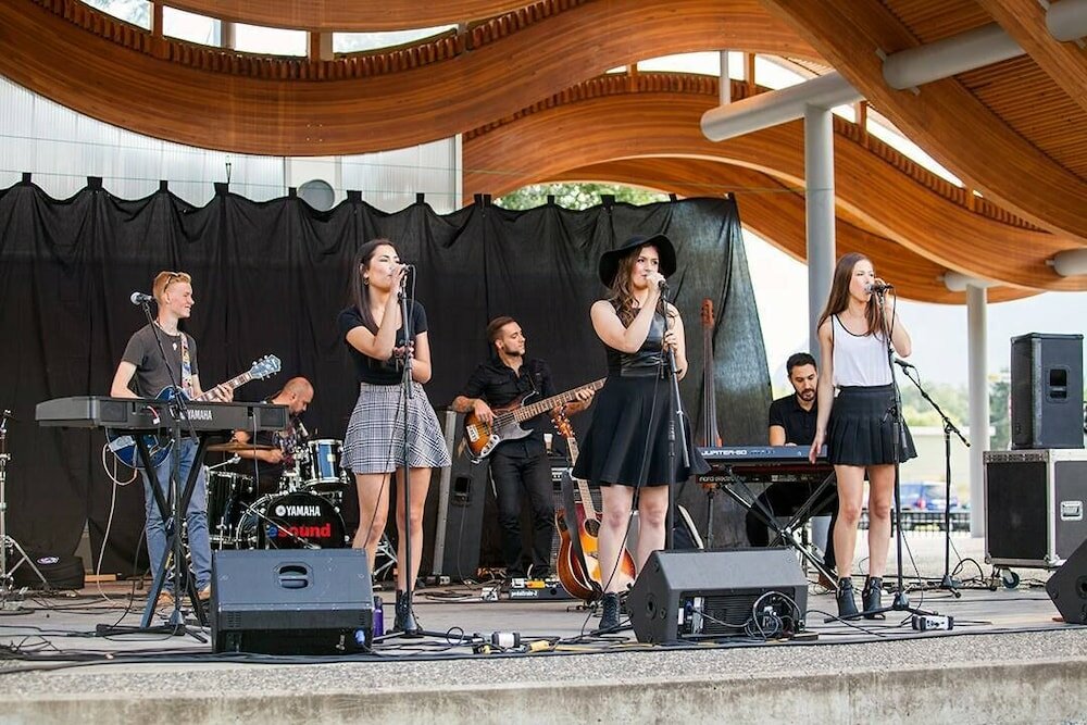 Фото Crash Hotel Squamish