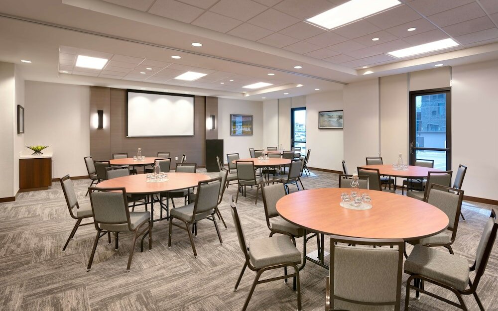 Фото Hyatt Place Anchorage Midtown