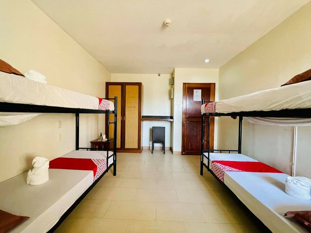 Фото Oyo 130 Jy Crown Palace - Hostel