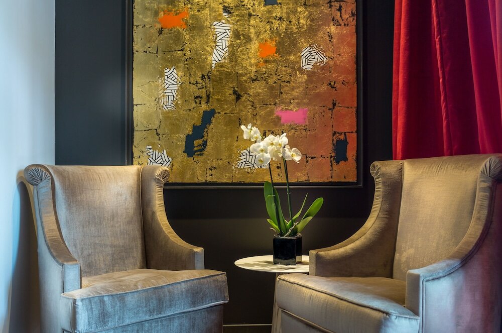 Фото La Comtesse