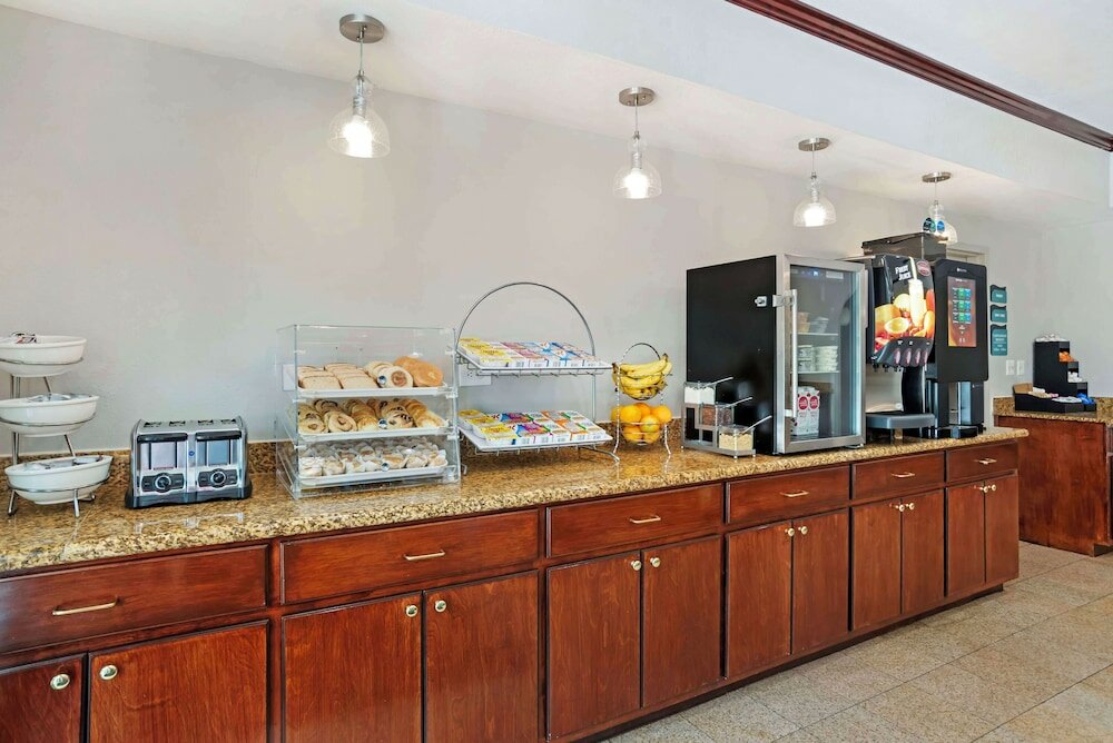 Фото Best Western Plus Blue Angel Inn