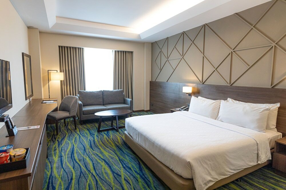 Фото Luxent Hotel