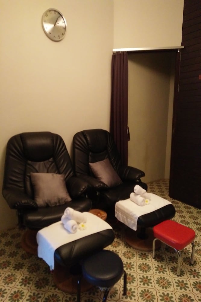 Фото Thumrin Thana Hotel