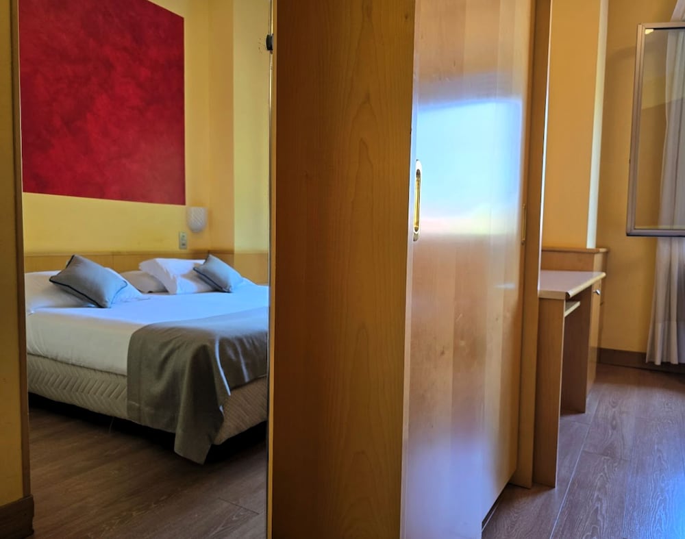 Фото Hotel Sant Ambroeus