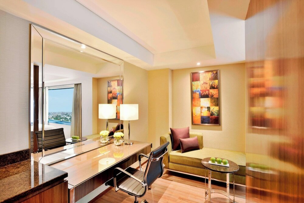 Фото Courtyard by Marriott Chennai