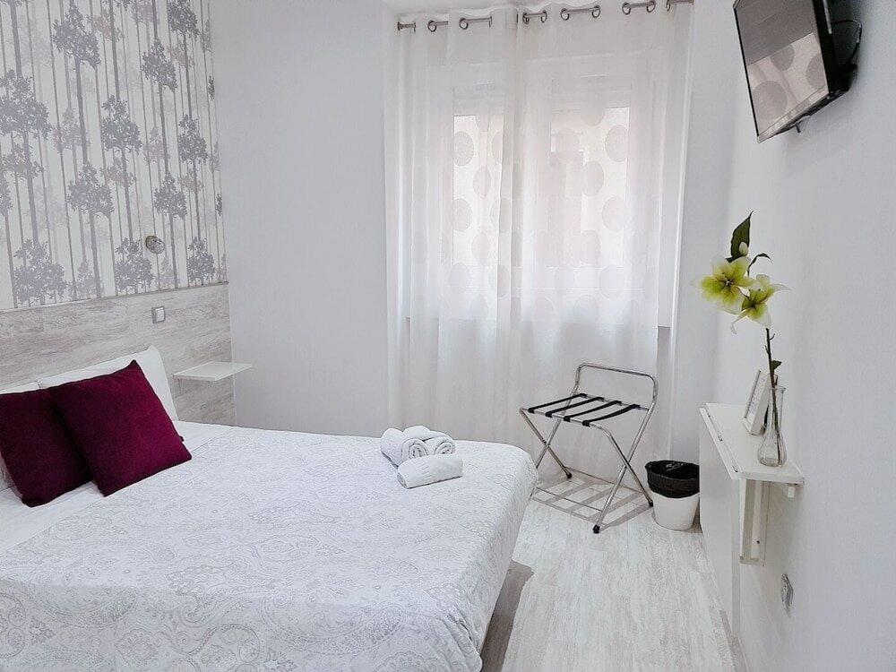 Фото Hostal Met Madrid