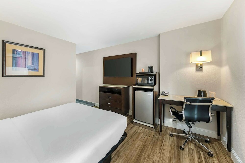 Фото Quality Inn & Suites