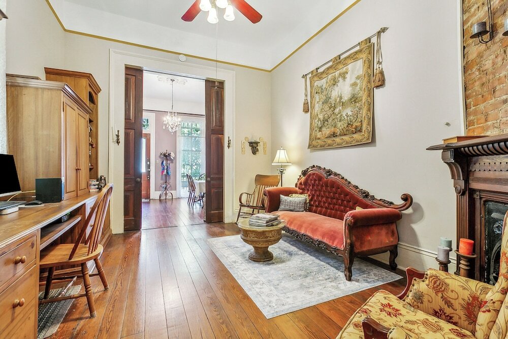 Фото Garden District B&b