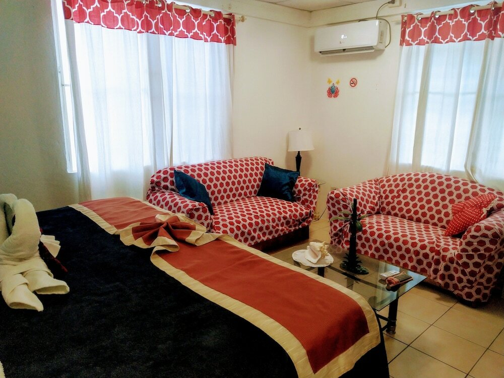 Фото The Red Hut Inn