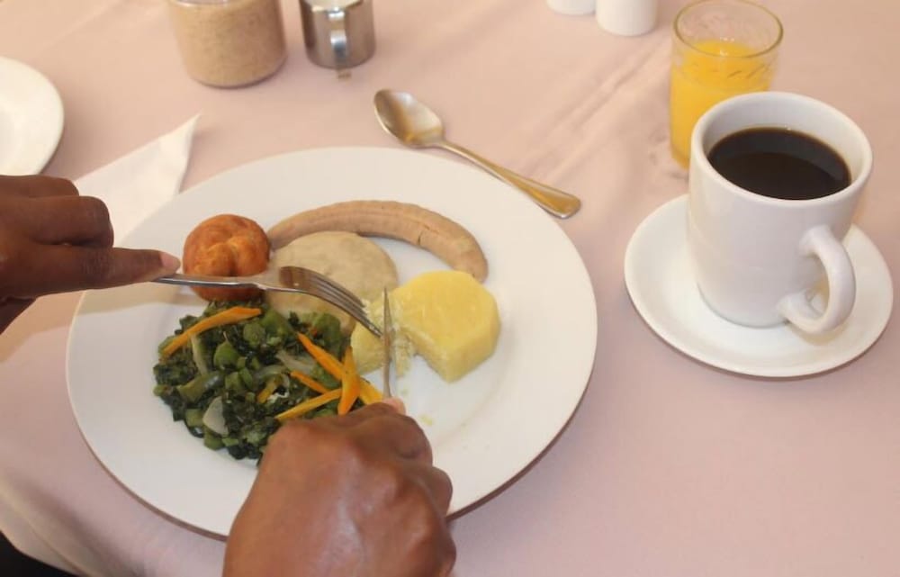 Фото Altamont West Hotel