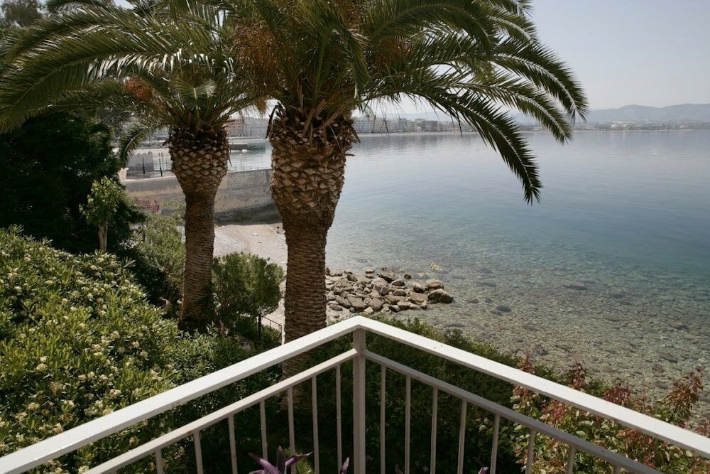 Фото Hotel Theoxenia Loutraki