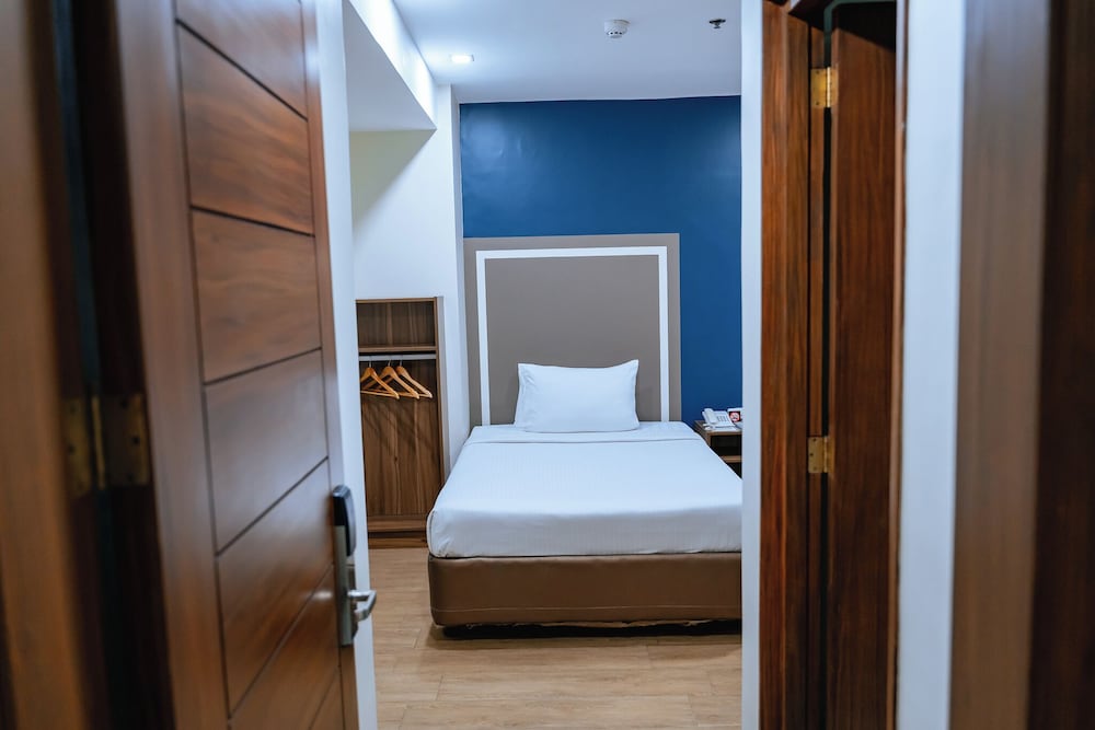 Фото S Hotel and Residences