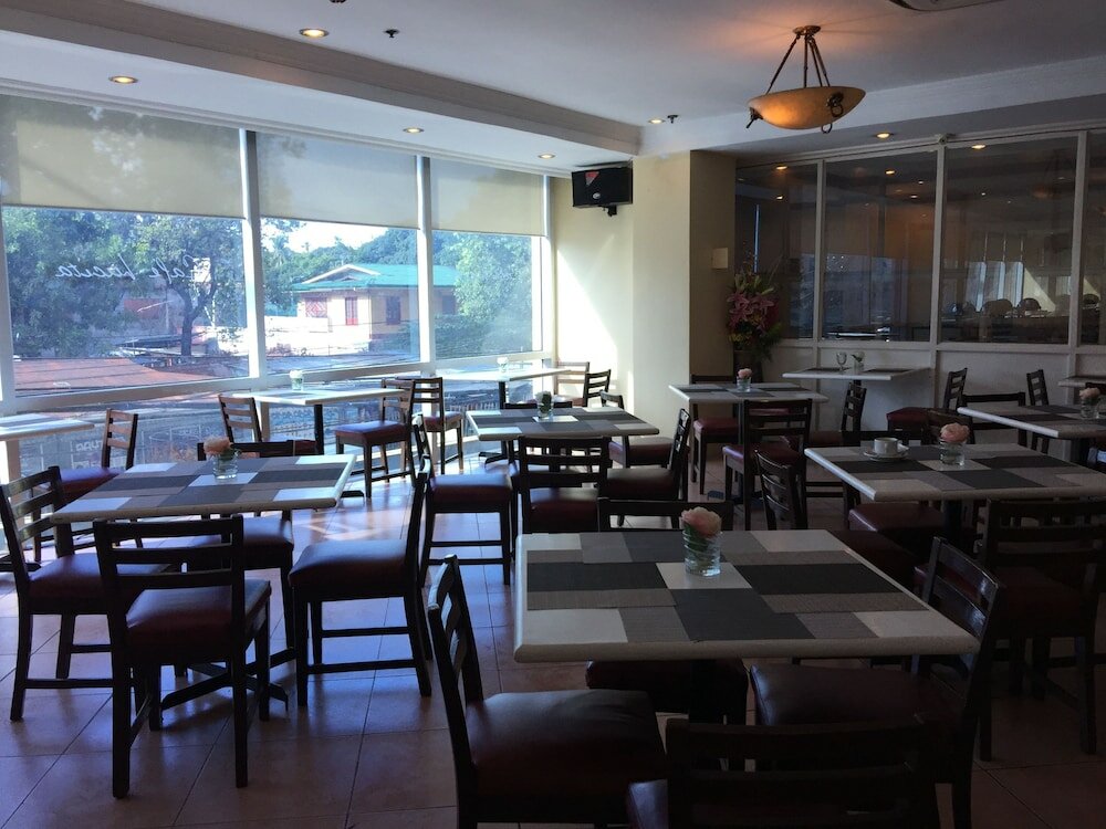 Фото The Golden Peak Hotel & Suites powered by Cocotel