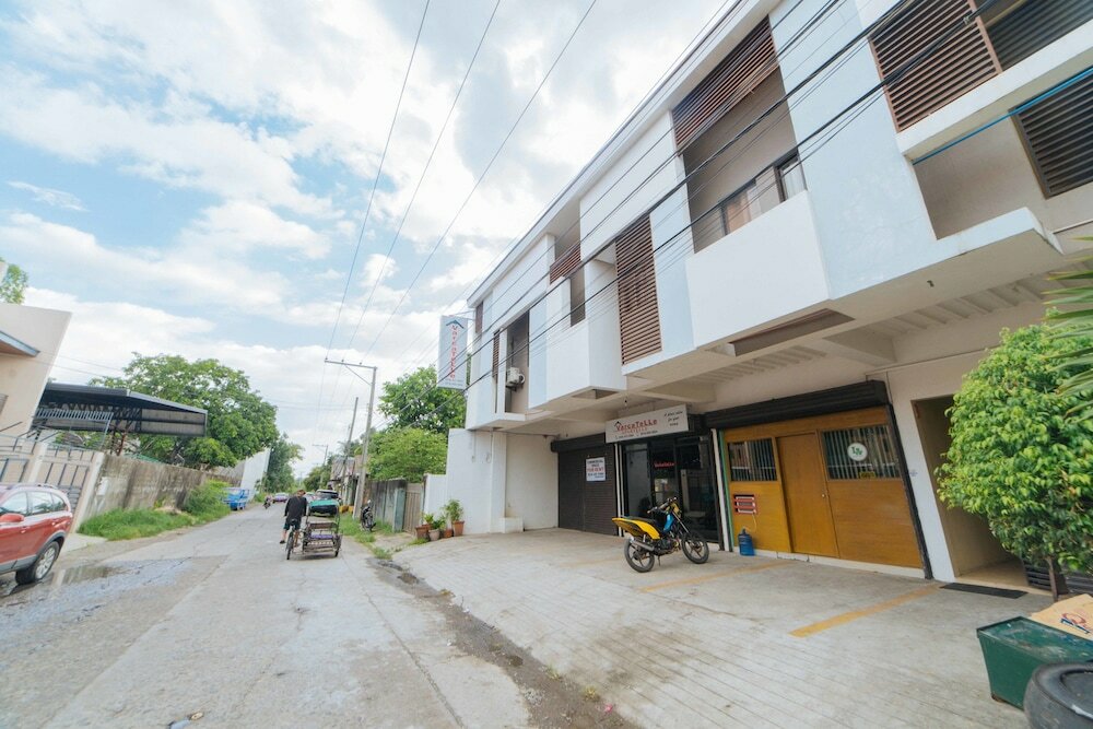 Фото RedDoorz near New Government Center