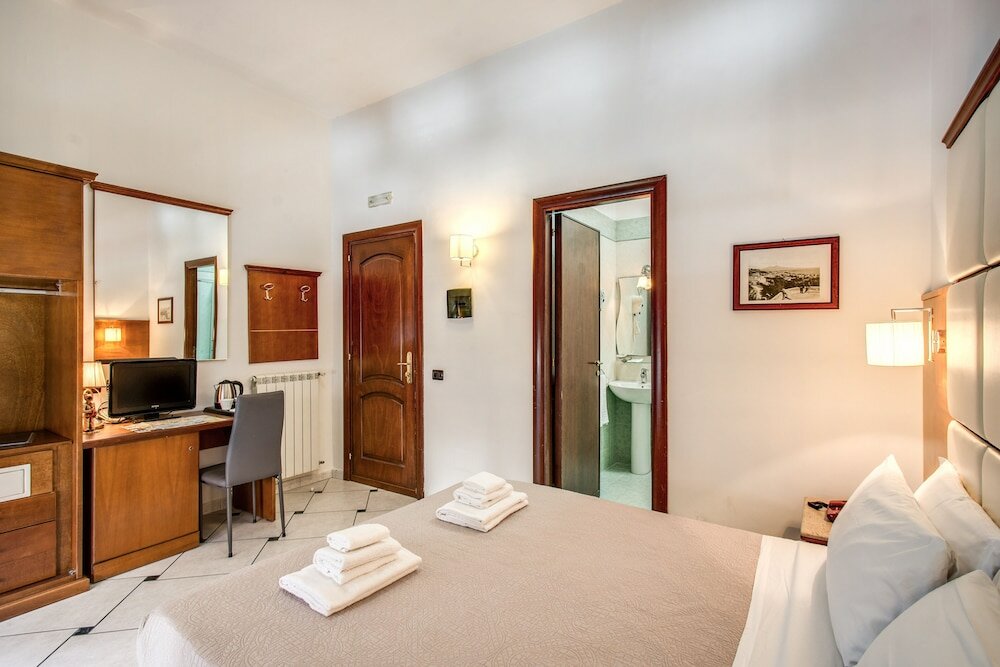 Фото Hotel Garibaldi Naples