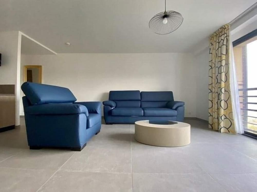 Фото Adonis Le Bastia