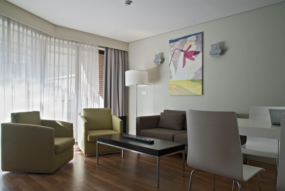 Фото B-aparthotel Montgomery