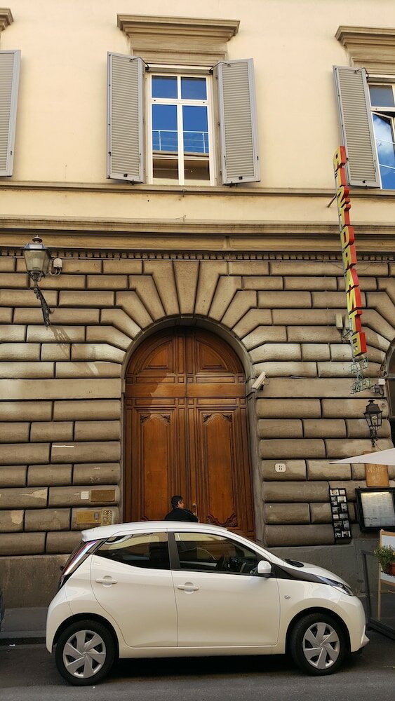 Фото отеля 2