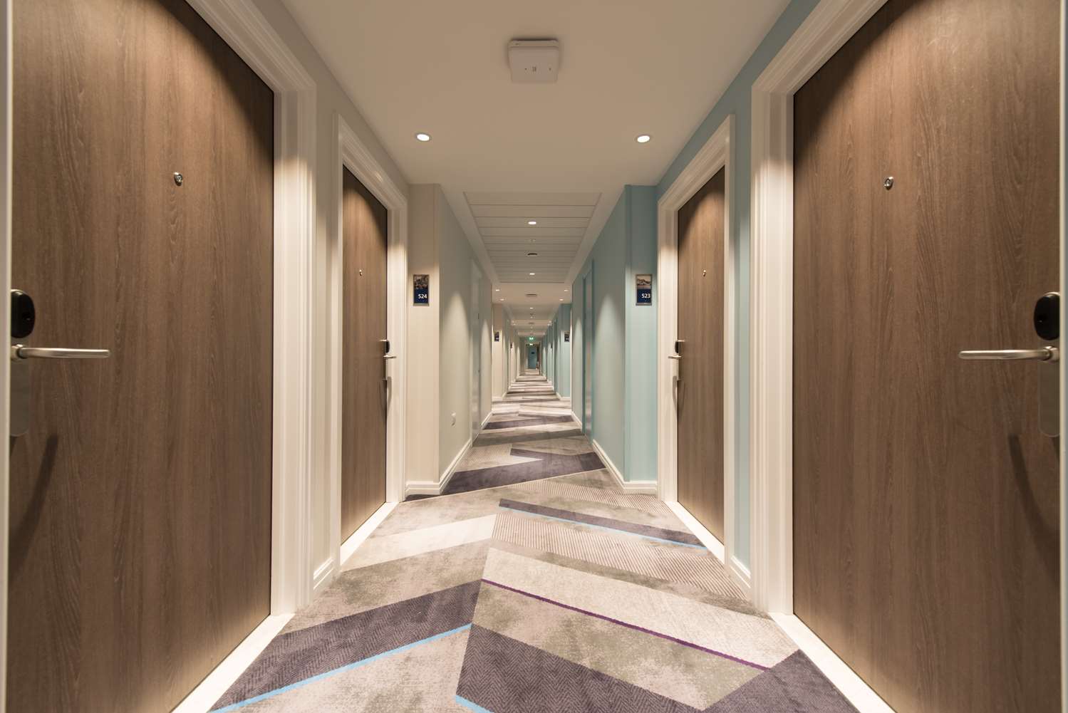 Фото Hampton by Hilton Edinburgh West End