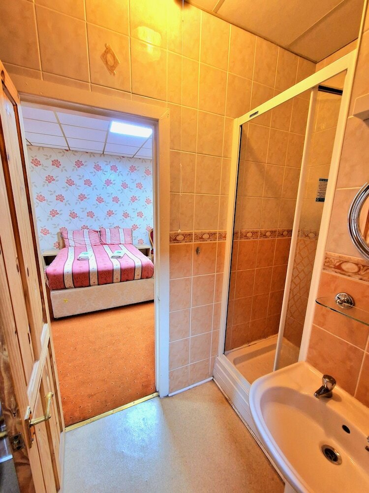 Фото The Albany Hotel