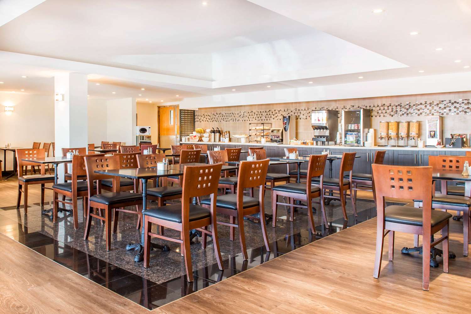 Фото Quality Hotel Dorval Aeroport