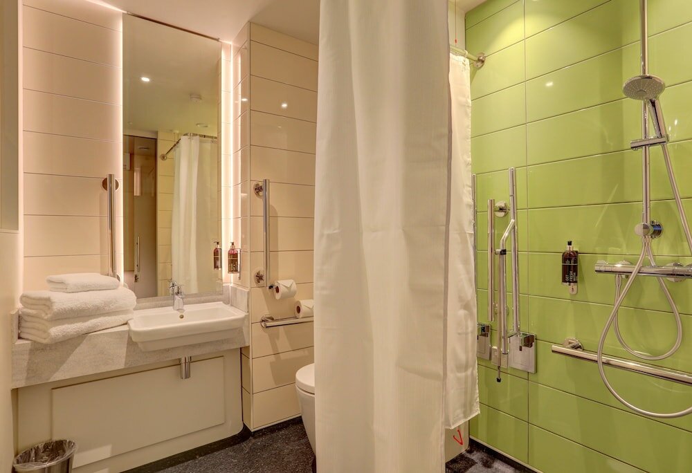 Фото Hub by Premier Inn London Goodge Street hotel
