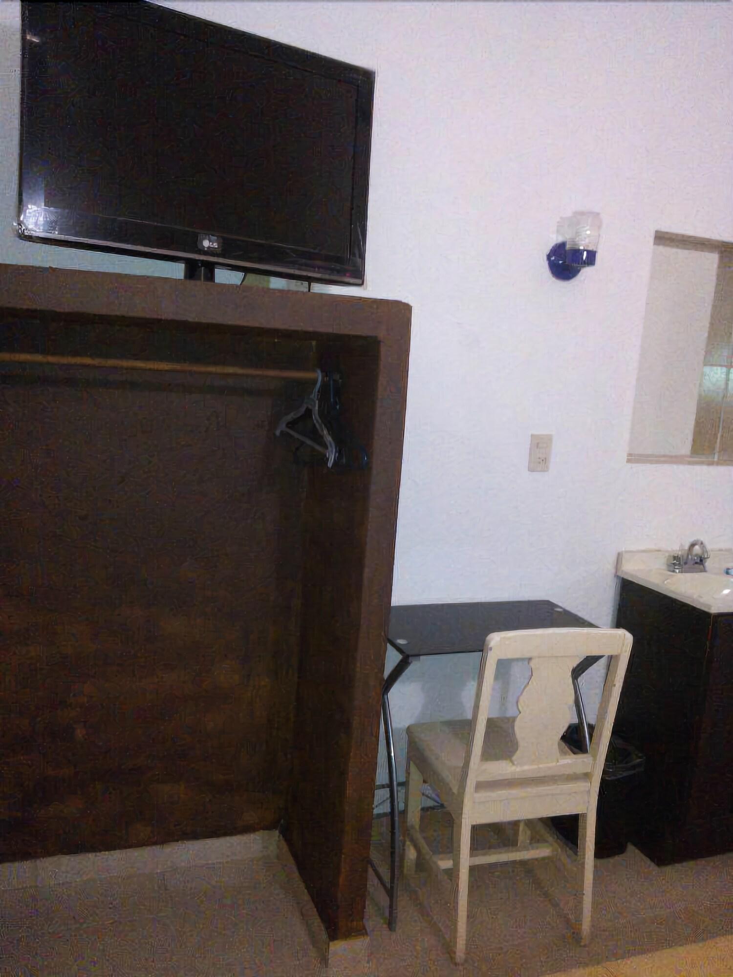 Фото Hotel Morales Inn