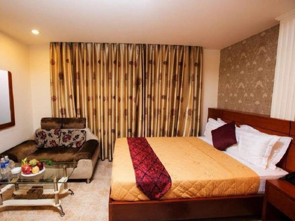 Фото Nouveau Happy Inn