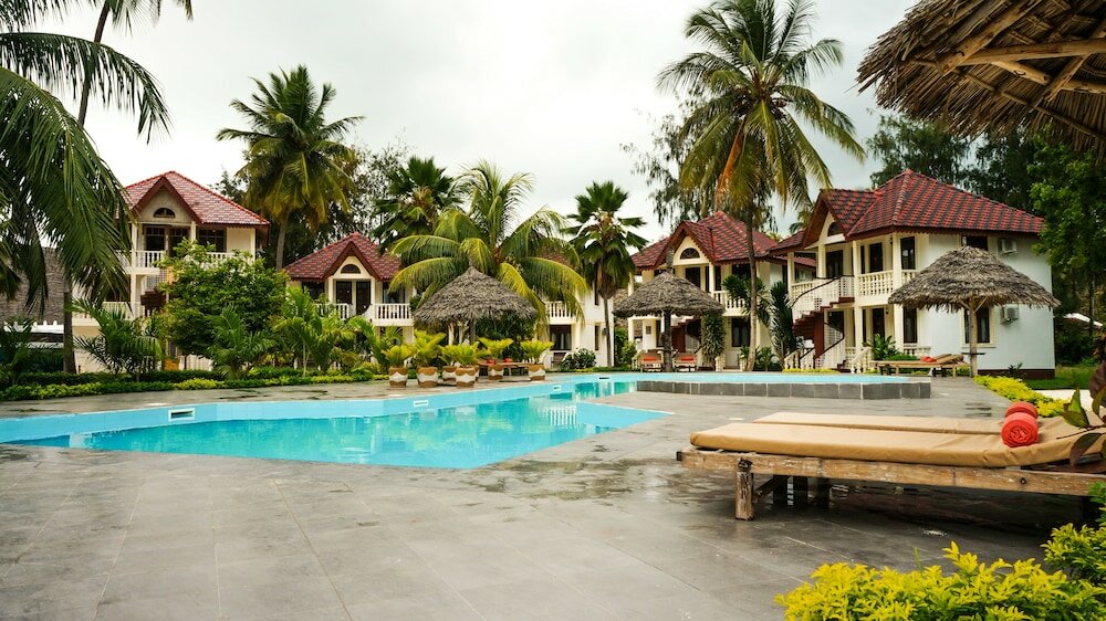 Фото Smiles Beach Hotel