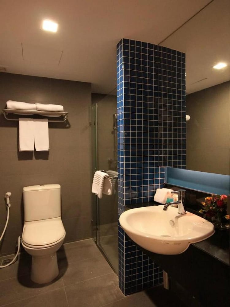 Фото Fx Hotel Metrolink Makkasan