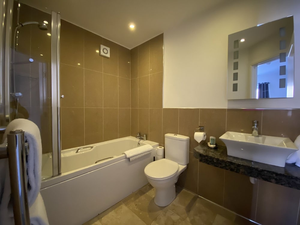 Фото The Three Horseshoes Hotel