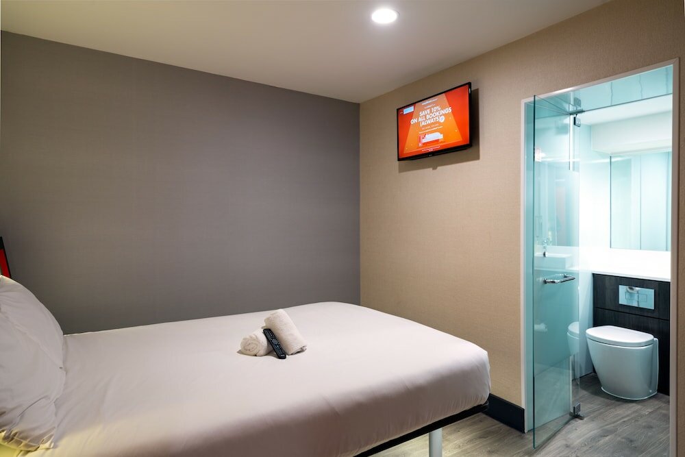 Фото EasyHotel Cardiff