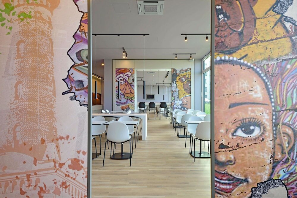 Фото B&b Hotel Köln-Ehrenfeld