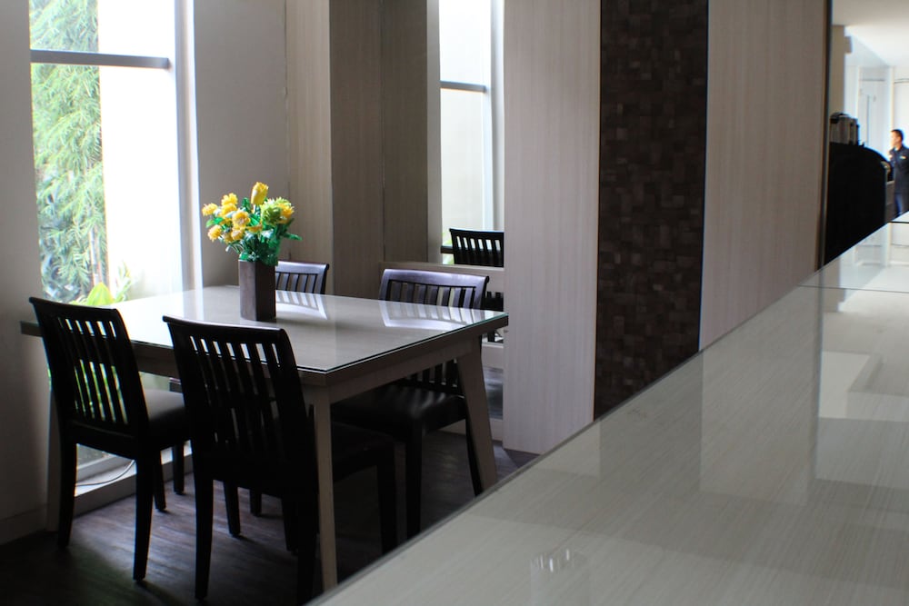 Фото Hotel 88 Embong Kenongo